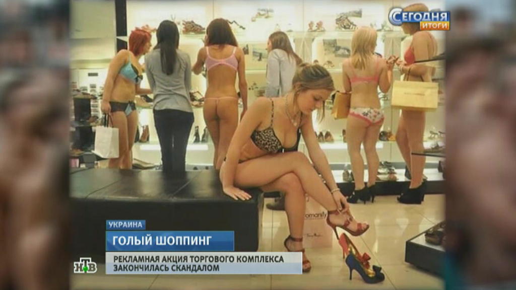 Молодая русская цветочница разделась в магазине и позировала 